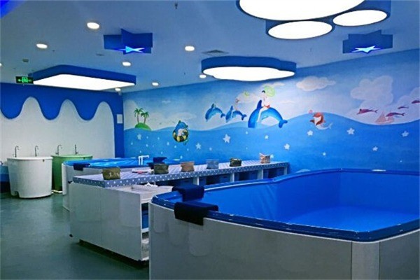 小金鱼宝宝游泳馆